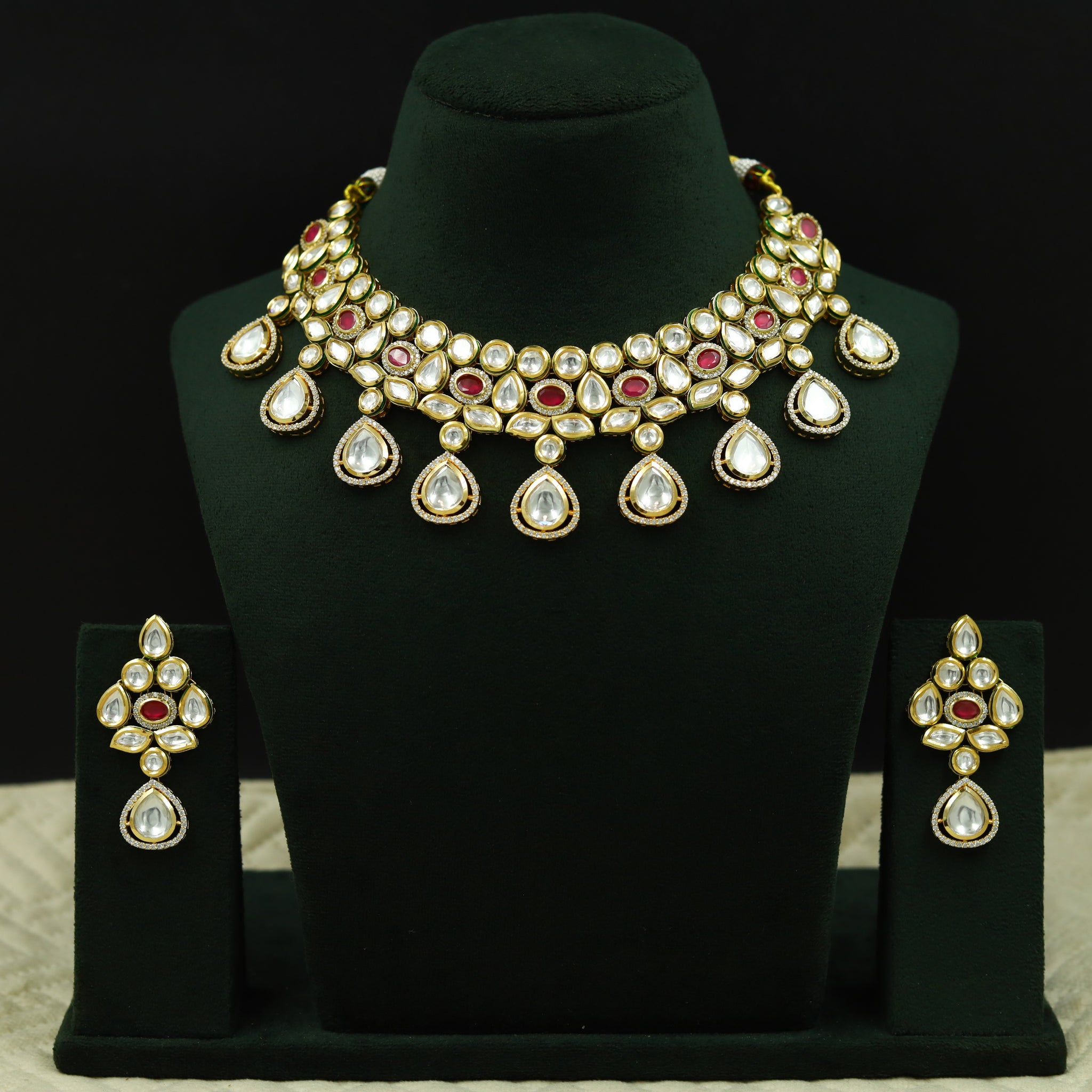 Round Neck Kundan Necklace Set 13044-34