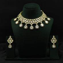 Round Neck Kundan Necklace Set 13044-34