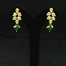 Round Neck Kundan Necklace Set 12928-31