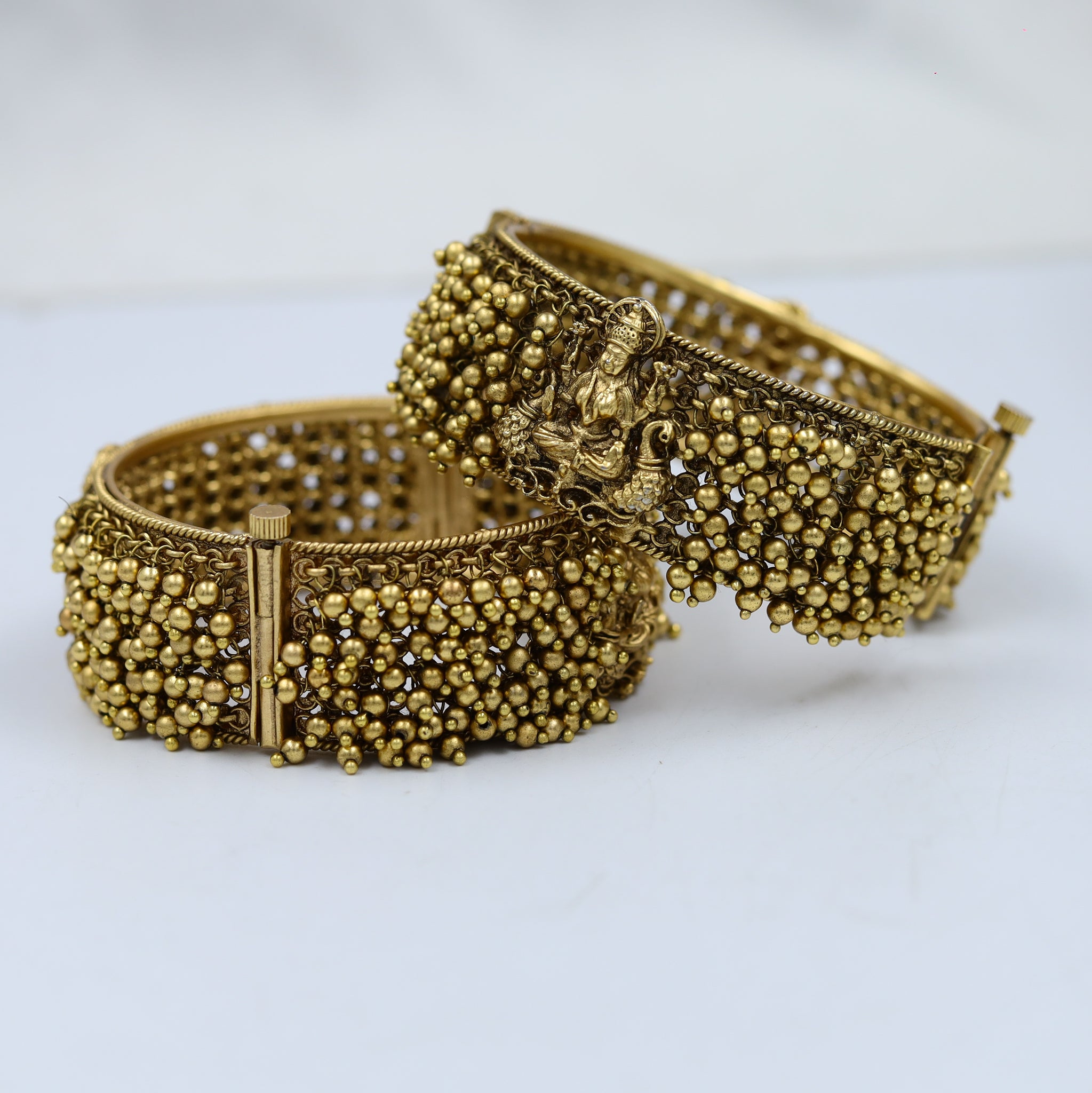 Temple Pearl Kada in Antique Gold Polish 12114