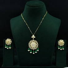 Medium Kundan Pendant Set 12935-31