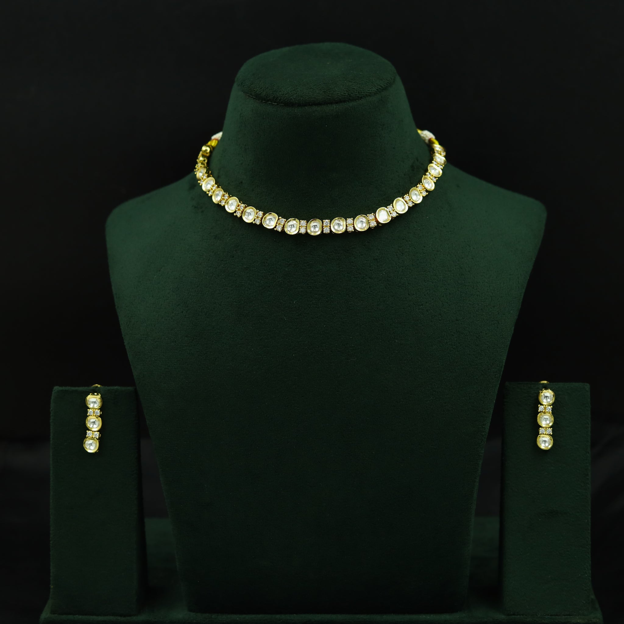 Round Neck Kundan Necklace Set 12916-31