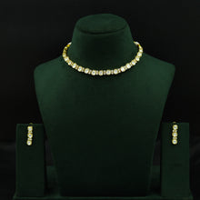 Round Neck Kundan Necklace Set 12916-31