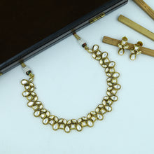 Round Neck Kundan Necklace Set 17505-27