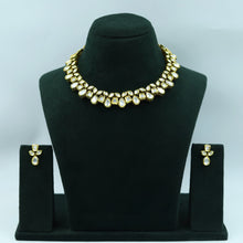 Round Neck Kundan Necklace Set 17505-27
