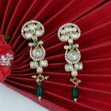 Round Neck Kundan Necklace Set 17504-27