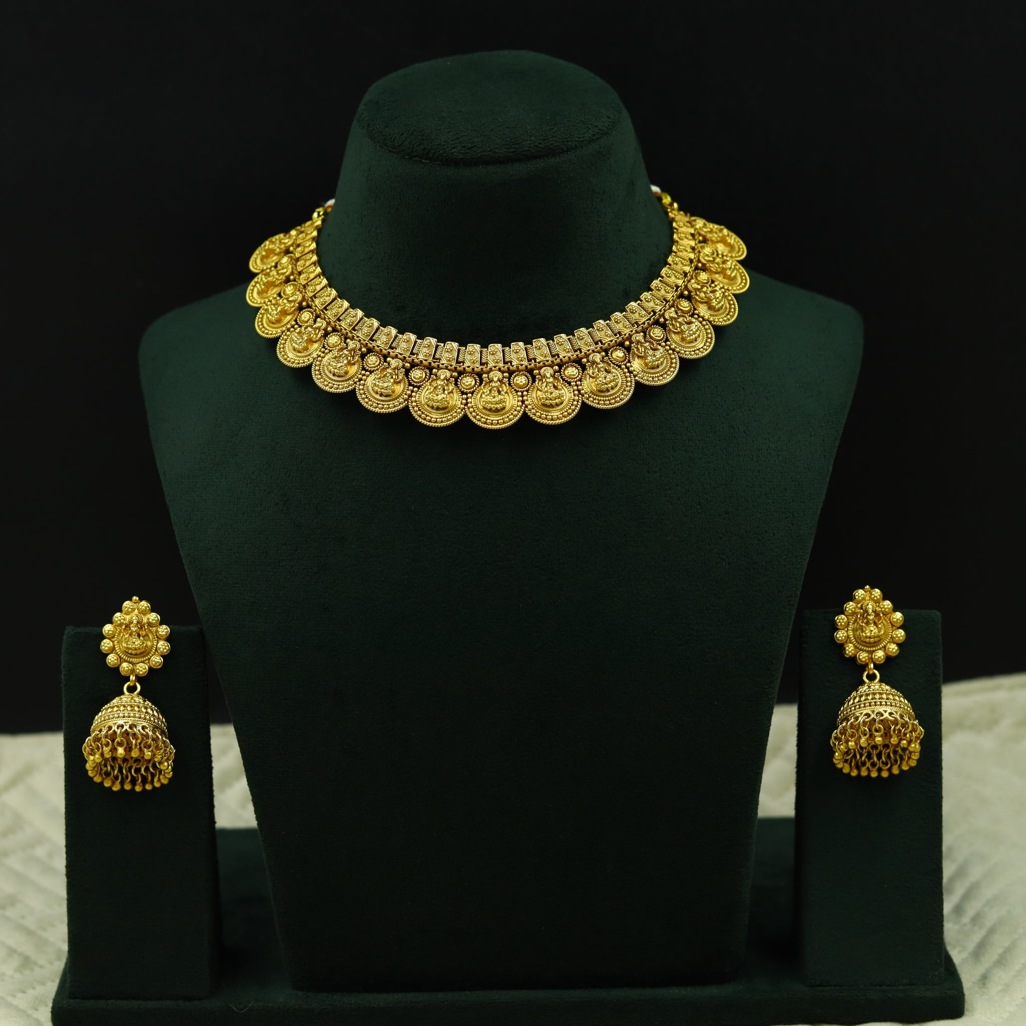 Round Neck Temple Necklace Set 13072-33
