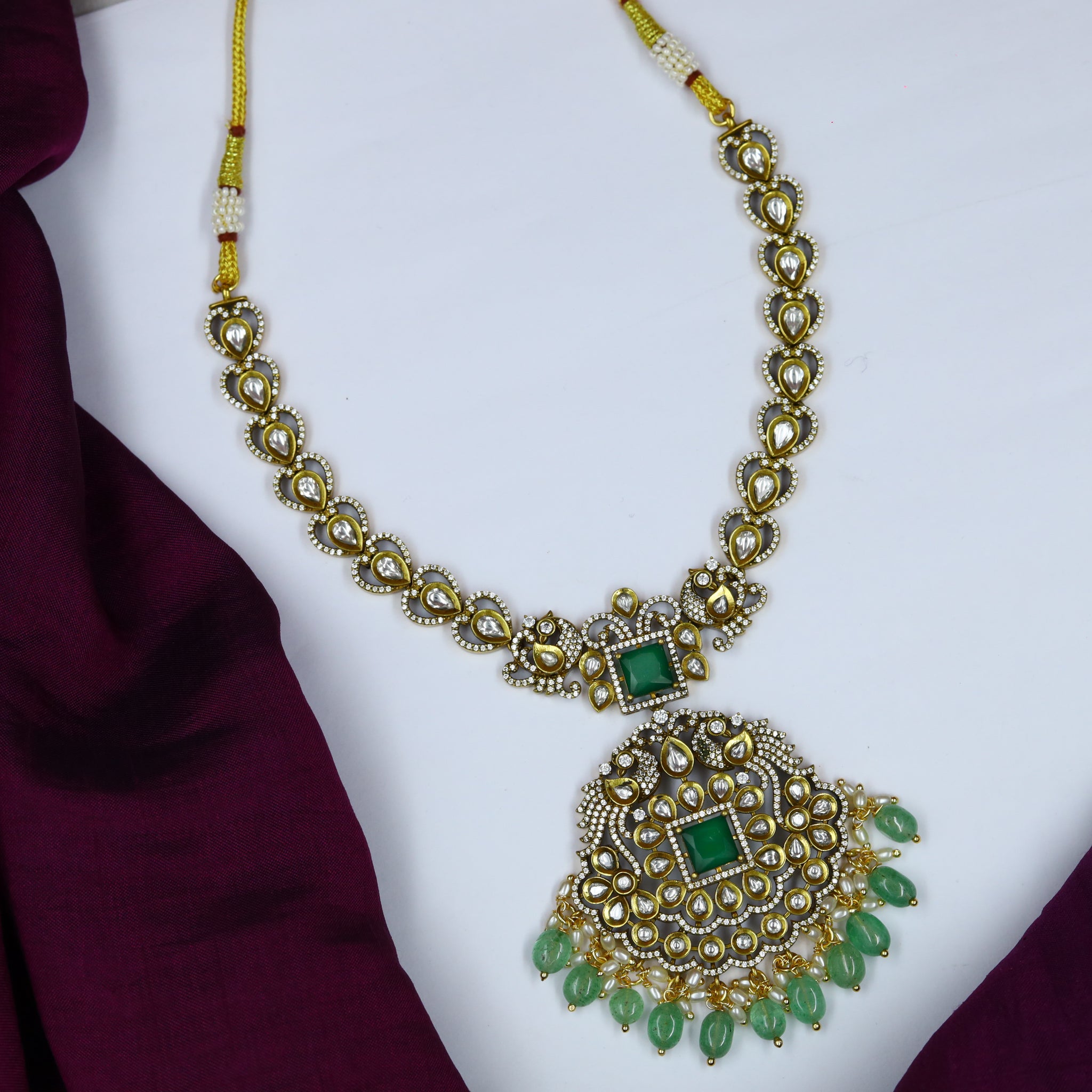 Antique Gold Plated Round Neck Kundan Necklace Set 13340-21