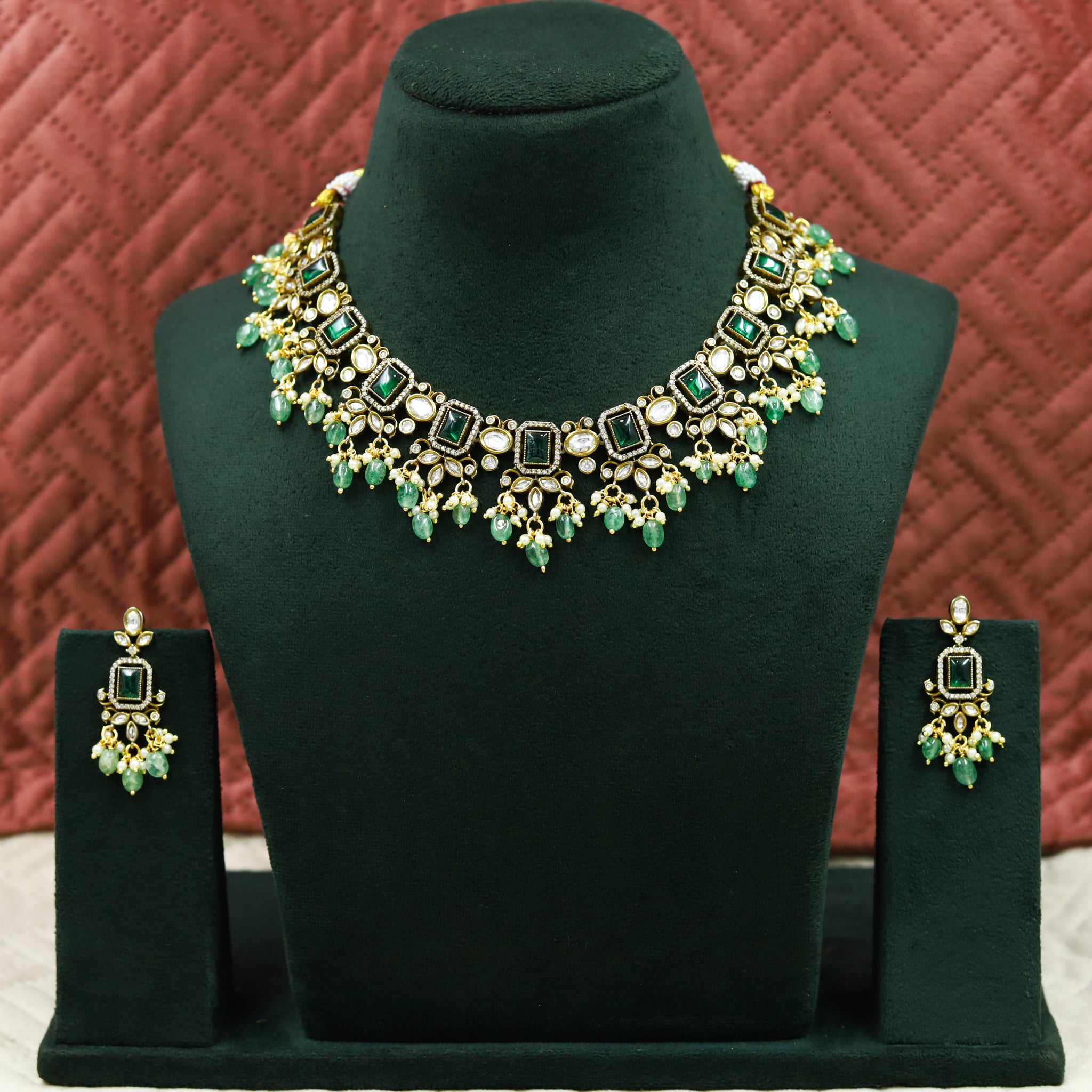 Antique Gold Plated Round Neck Kundan Necklace Set 13338-21