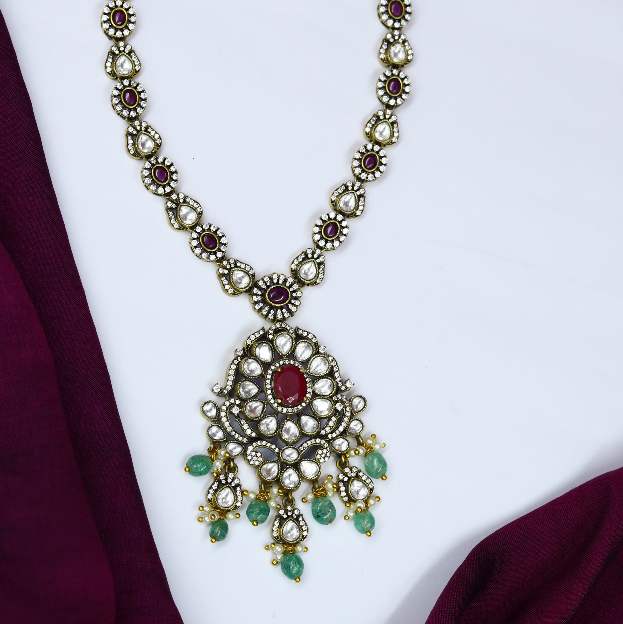 Antique Gold Plated Round Neck Kundan Necklace Set 13339-21