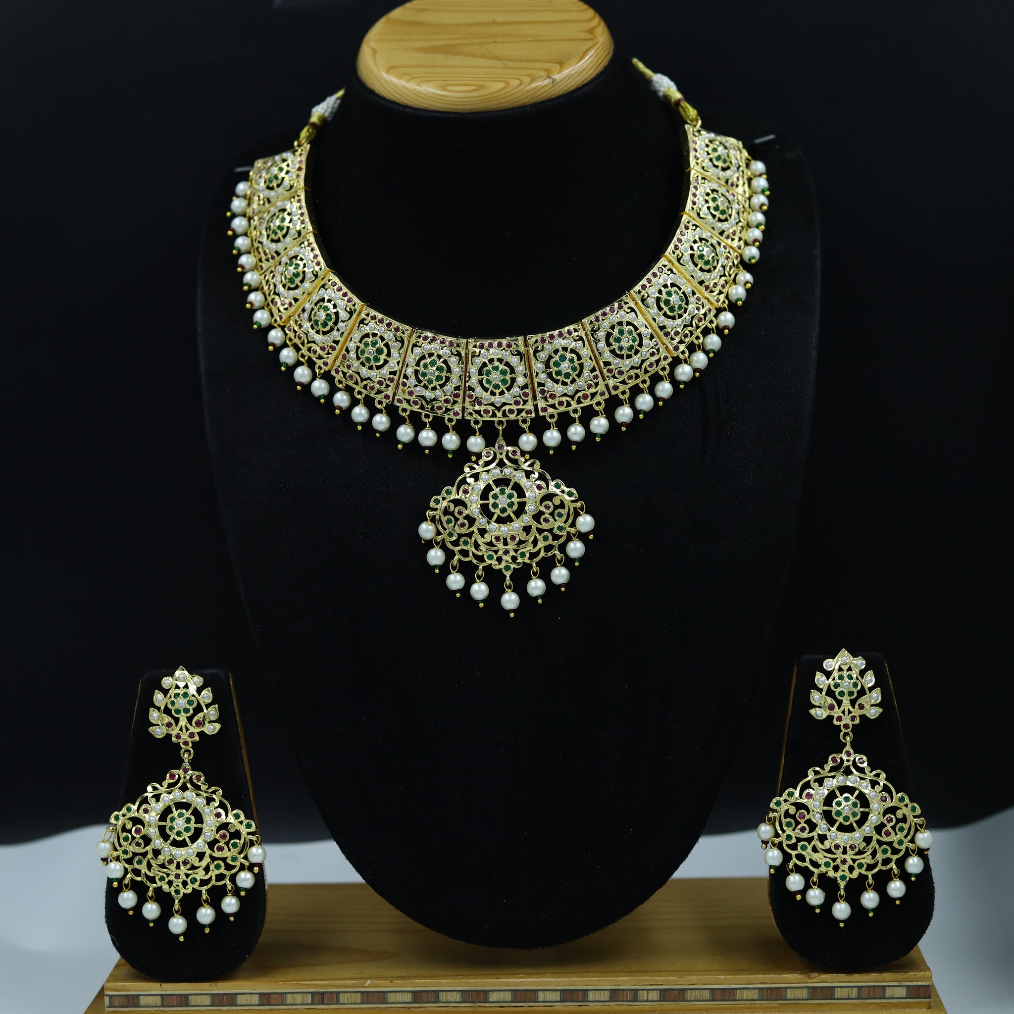 Round Neck Jadau Necklace Set 11544-65