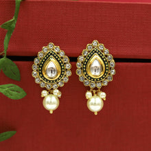 Stylish Light Weight Polki Earring 17717-21