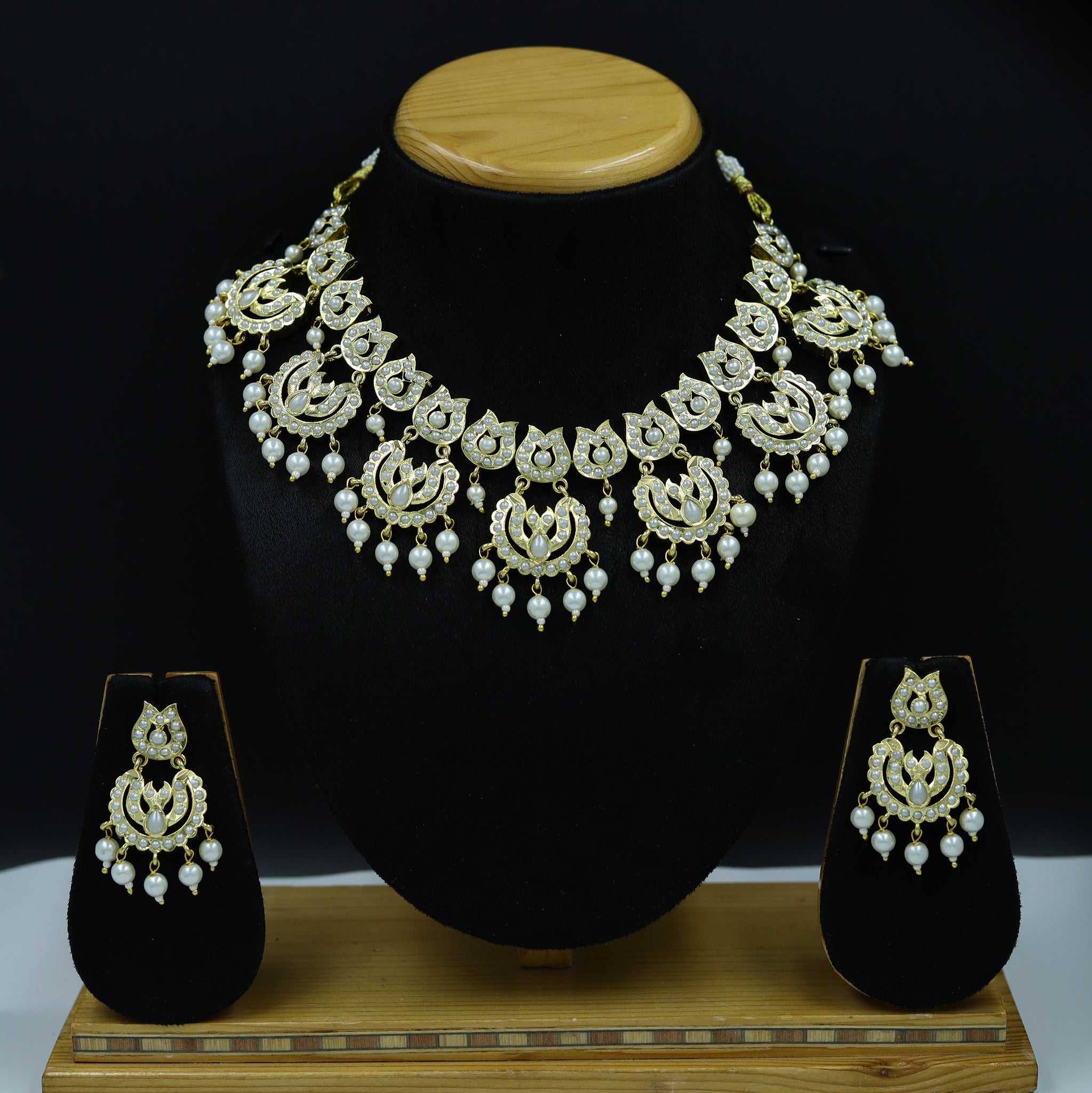 Round Neck Jadau Necklace Set 11545-65