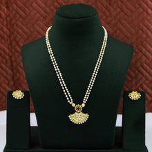 Light Kundan Pendant Set 13334-21