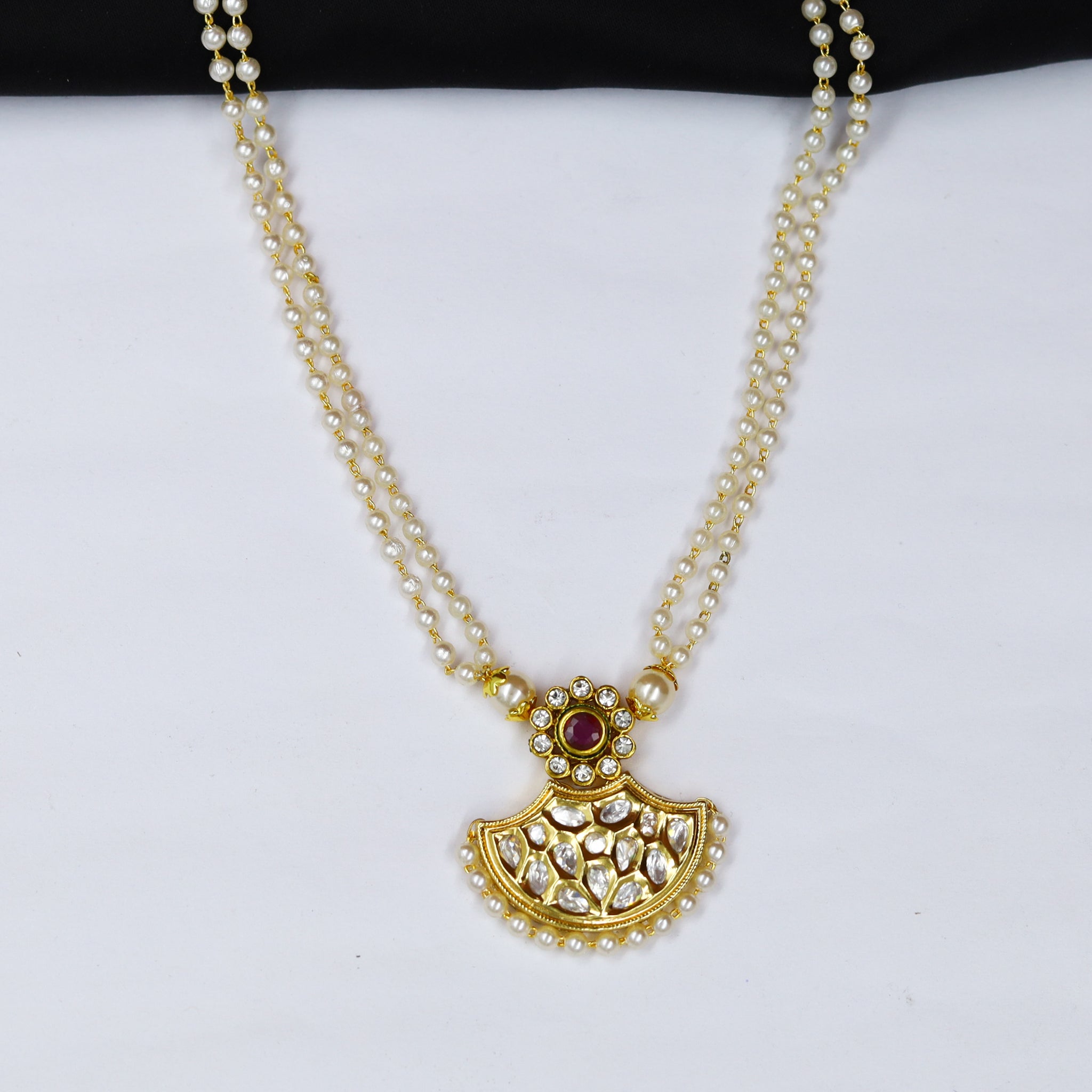 Light Kundan Pendant Set 13334-21