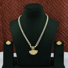 Light Kundan Pendant Set 13334-21