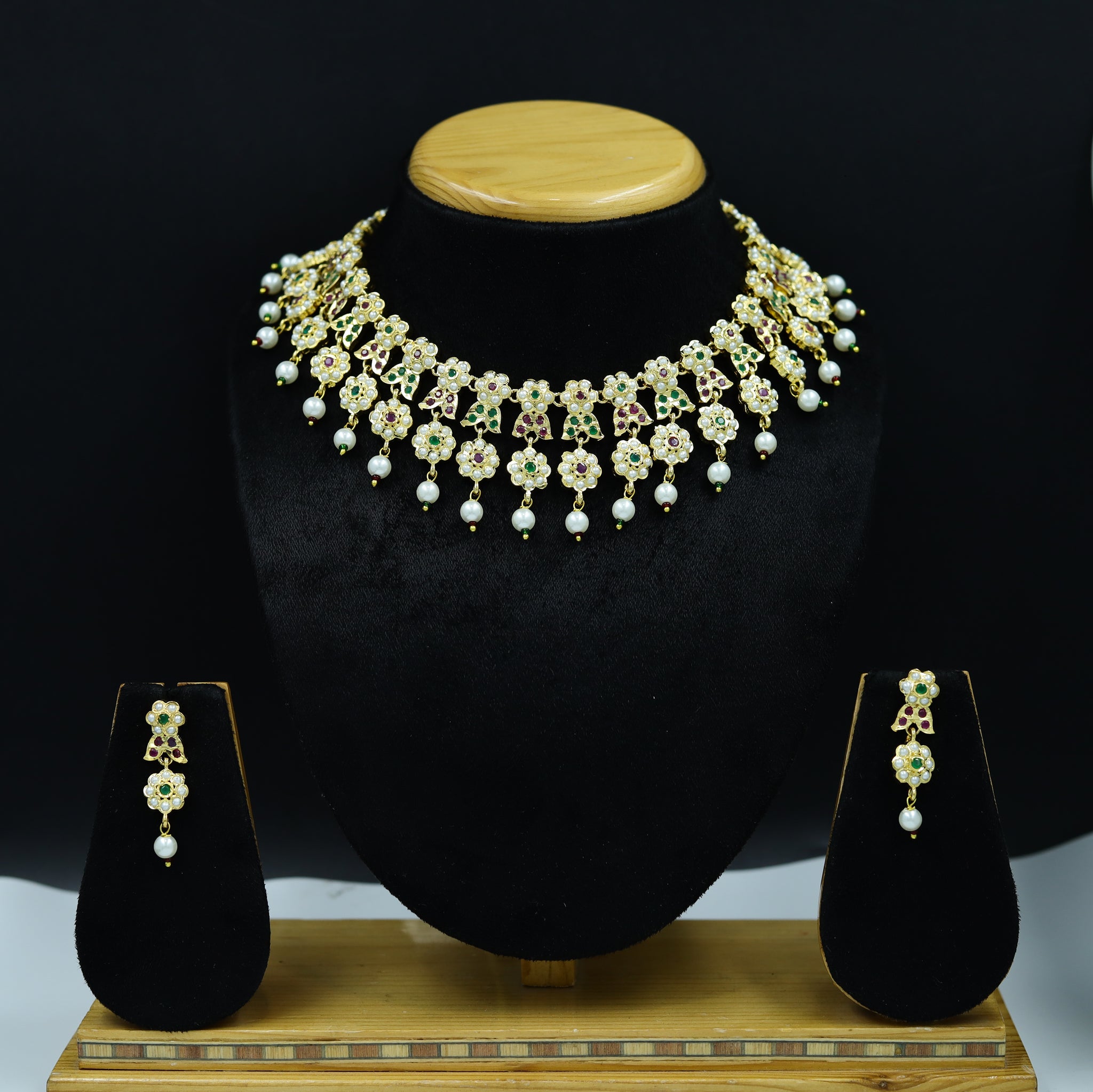 Round Neck Jadau Necklace Set 11537-65