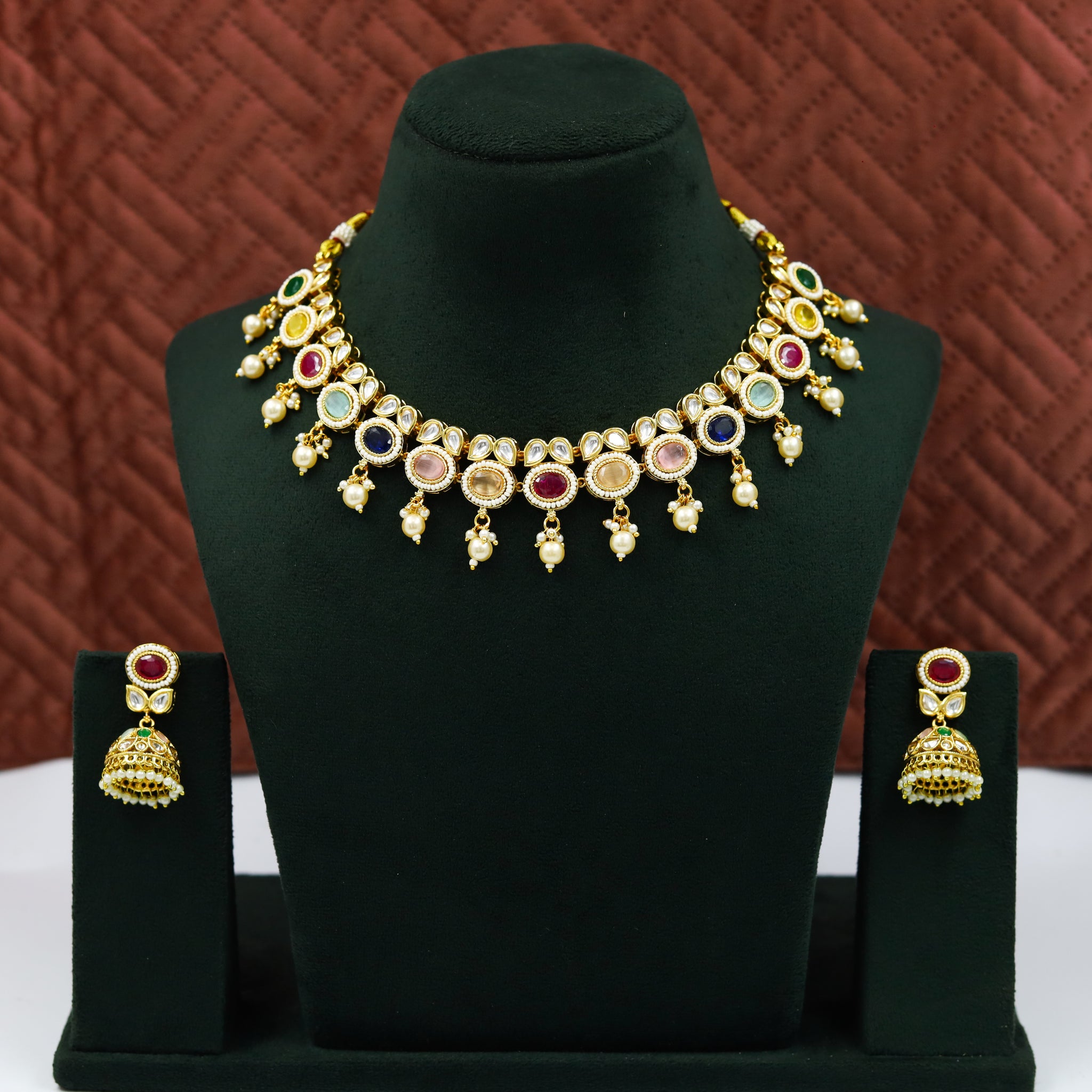 Round Neck Kundan Necklace Set 13332-21