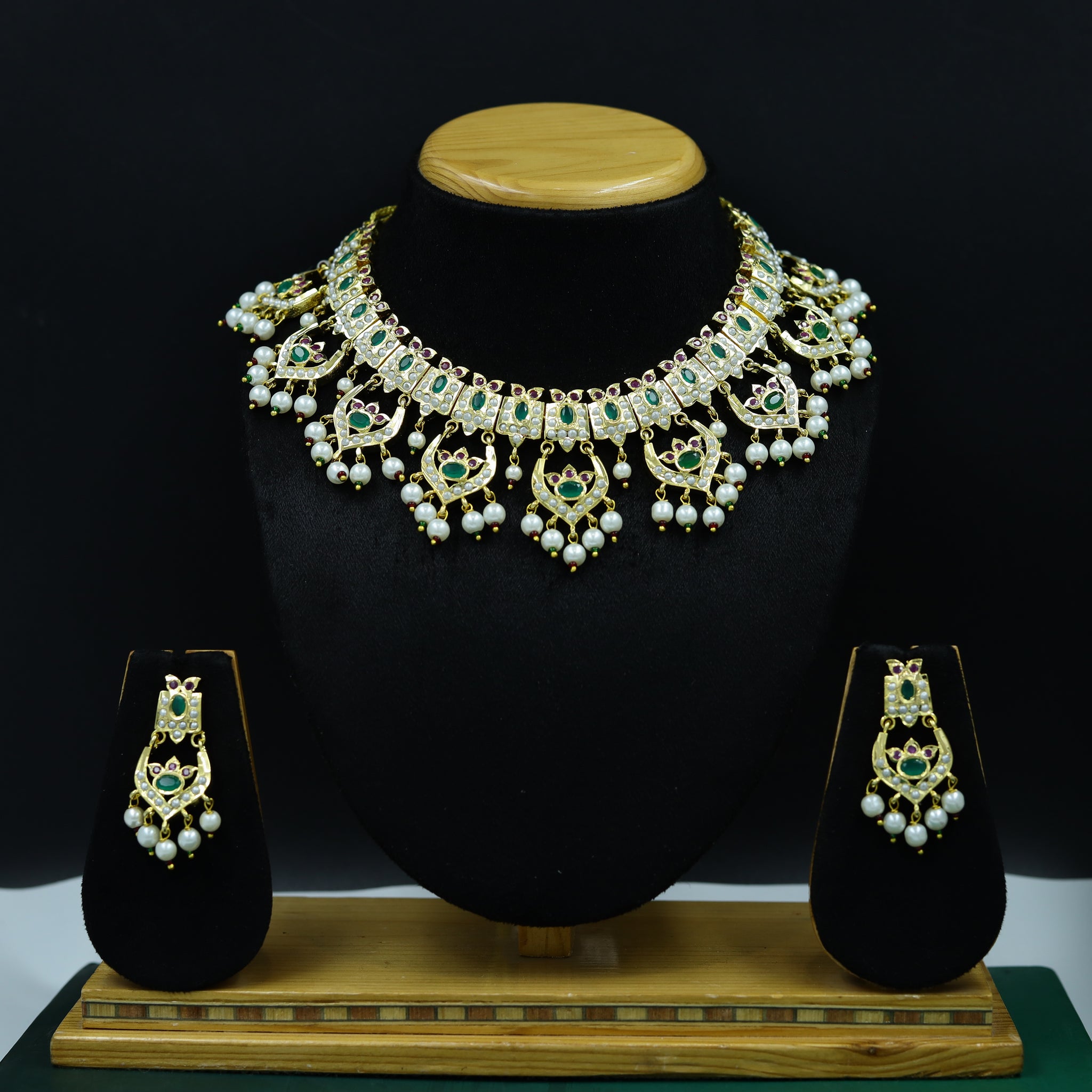 Round Neck Jadau Necklace Set 11543-65