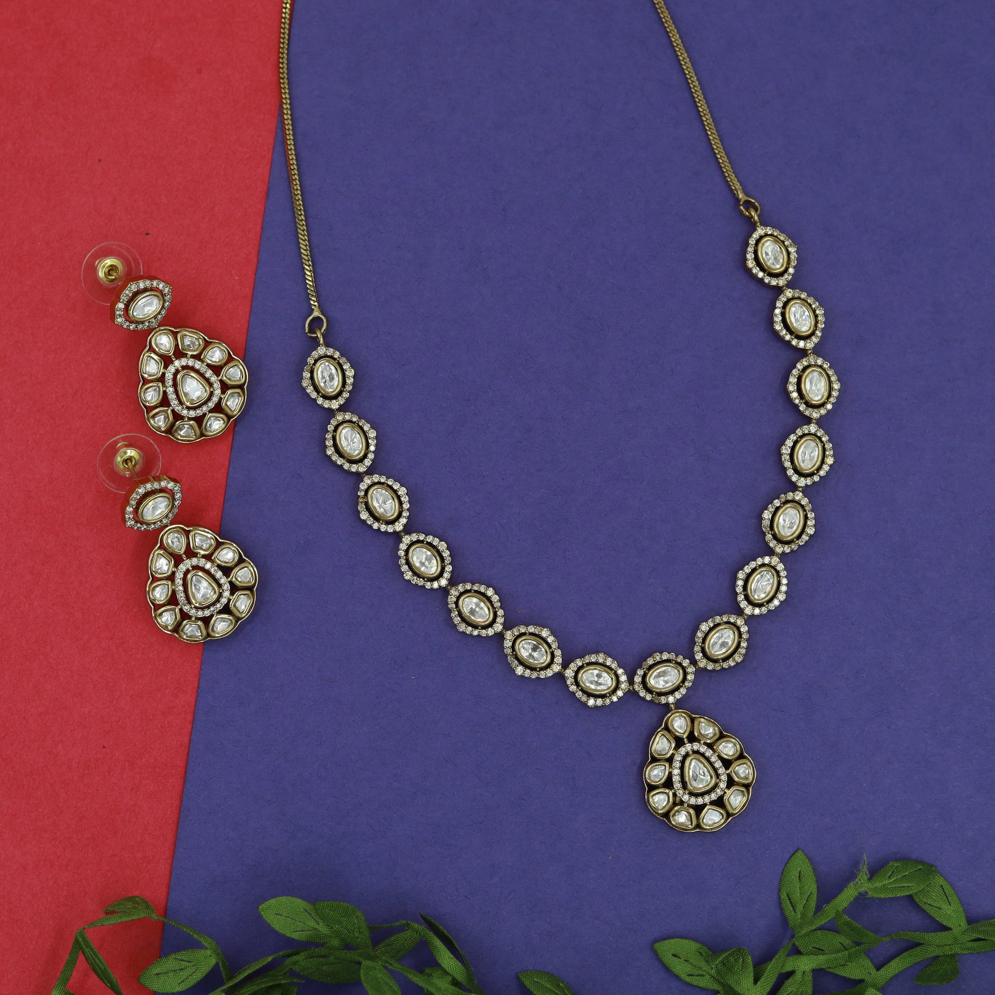 Round Neck Kundan Necklace Set 15511-91