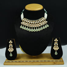 Round Neck Kundan Necklace Set 7279-68