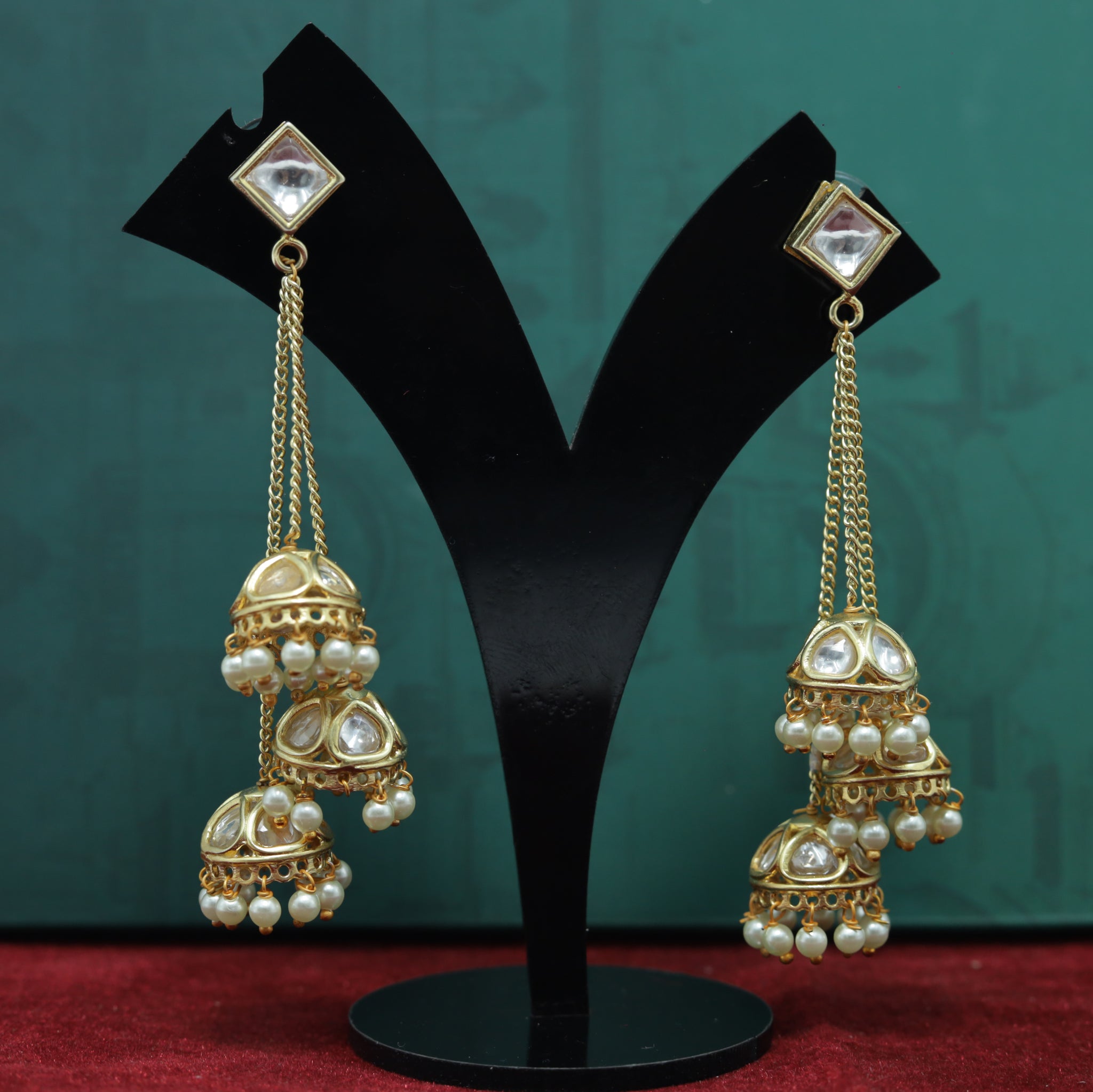 Gold Stylish Kundan Earring 9043-3302