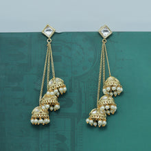 Gold Stylish Kundan Earring 9043-3302