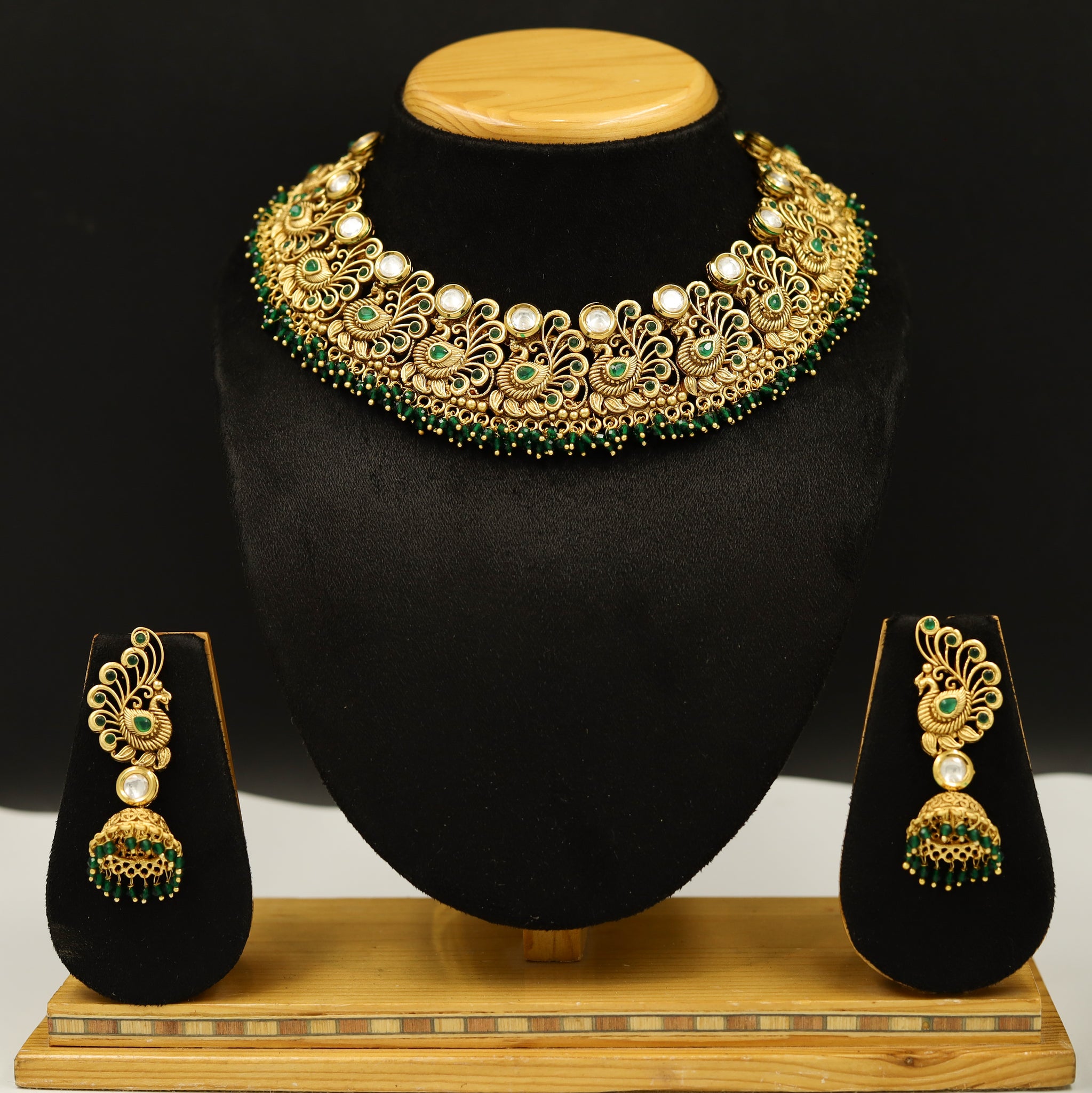 Green Antique Gold Finish Necklace Set
