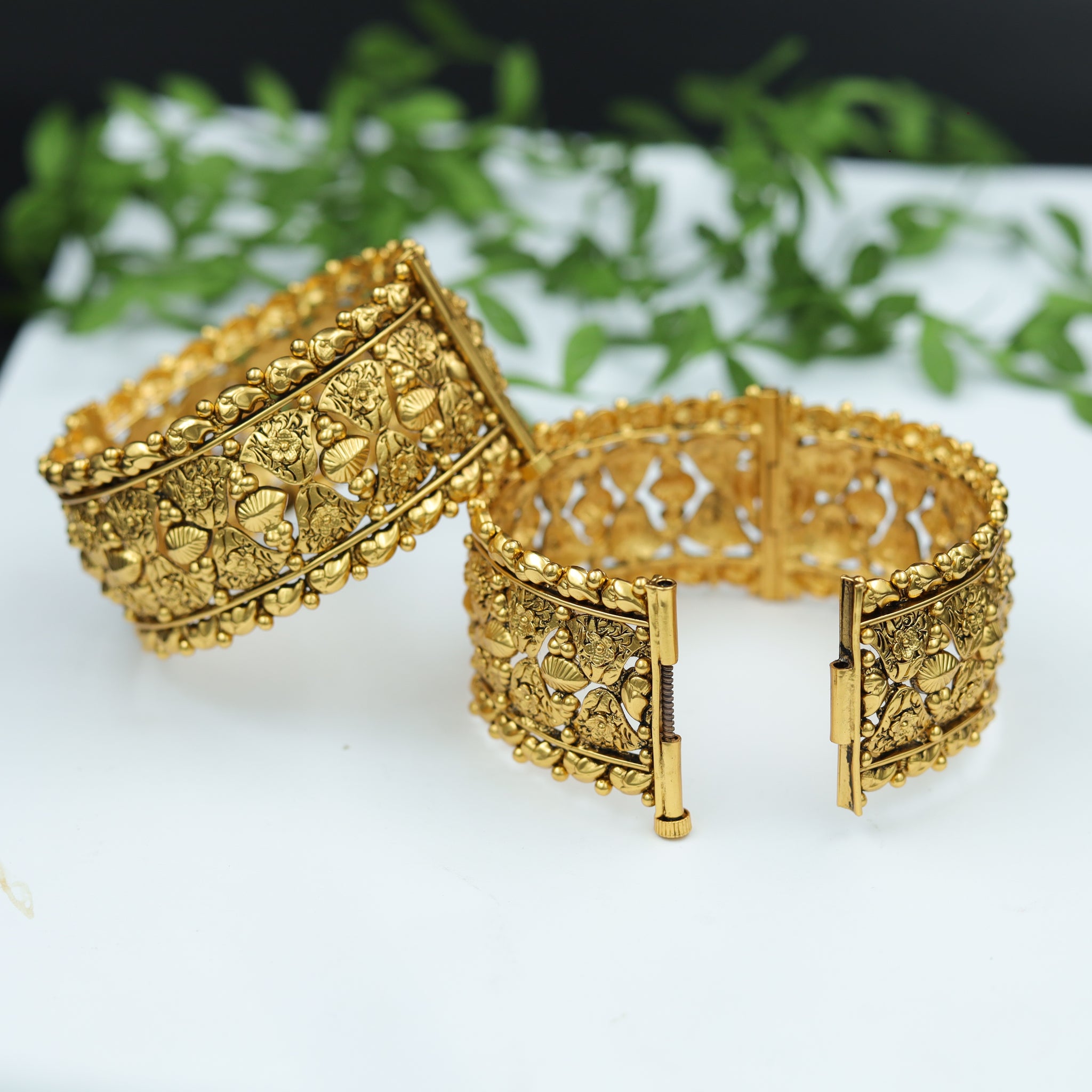 Antique Gold Finish Bangles/Kada 17584-4766