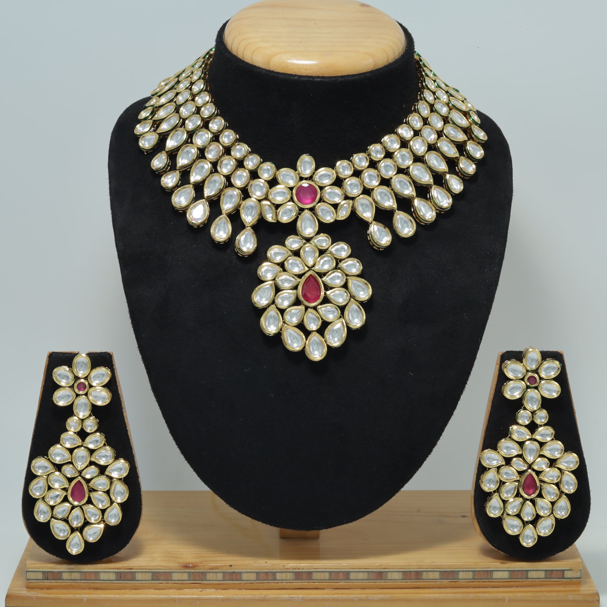 Round Neck Kundan Necklace Set 6369-28