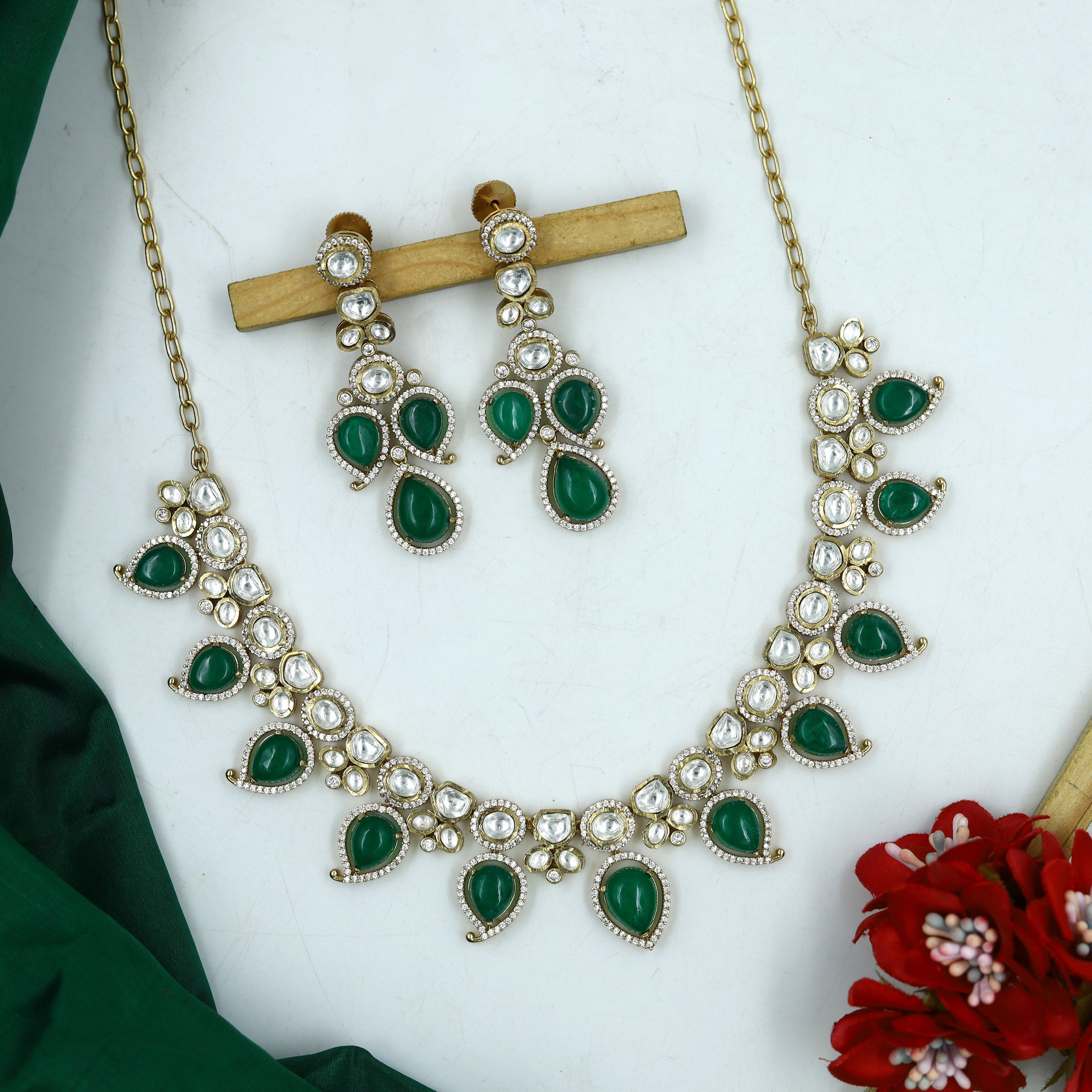 Buy Sabyasachi Inspired Moissanite Round Neck Kundan Necklace Set 15108 87 Online 7730504564789 Dazzles Jewellery