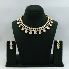 Round Neck Kundan Necklace Set 13963-68