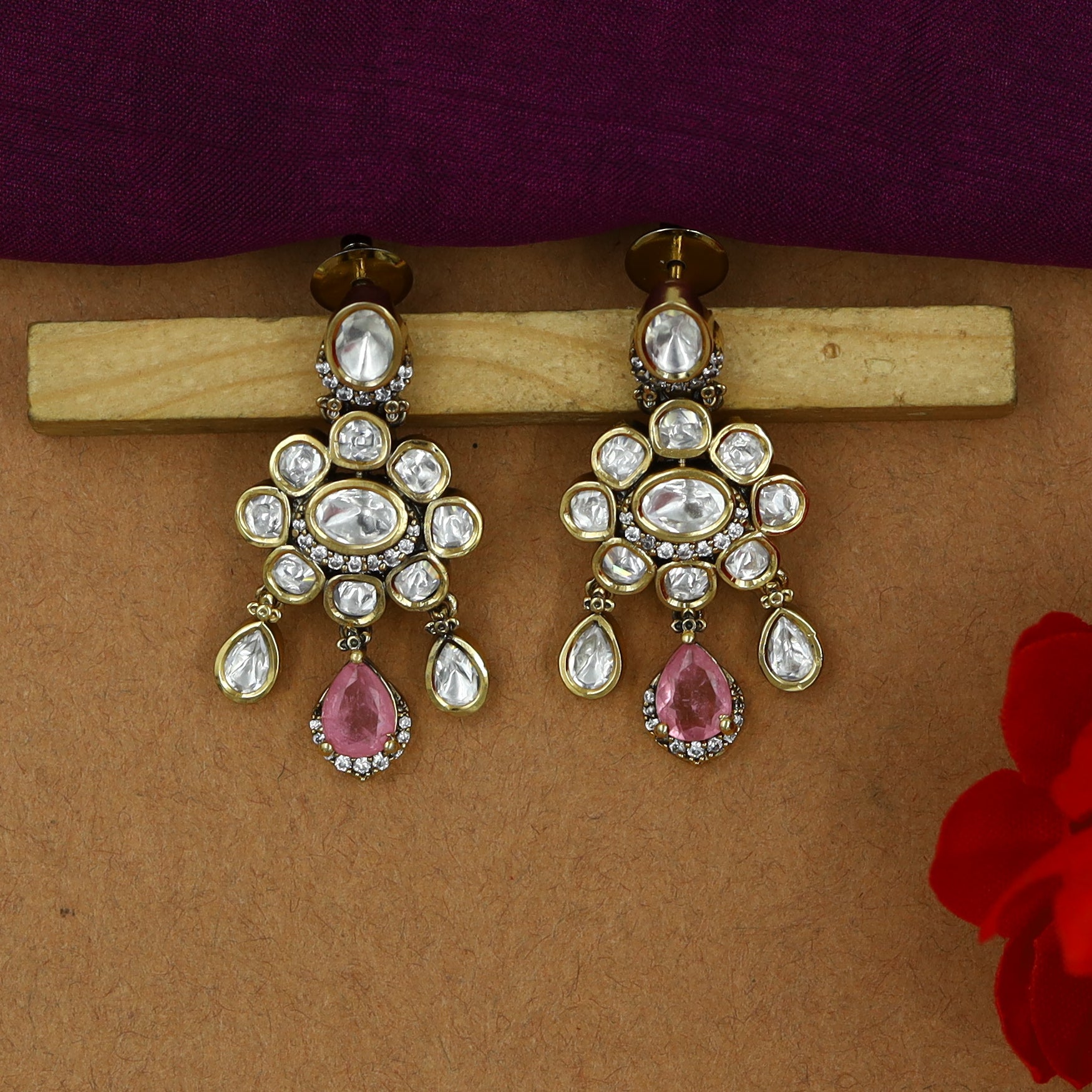 Round Neck Kundan Necklace Set 15205-68