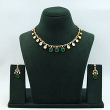 Round Neck Kundan Necklace Set 15195-68
