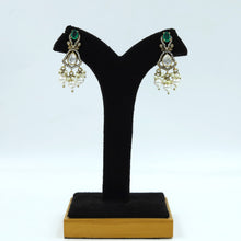 Round Neck Kundan Necklace Set 16731-28