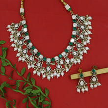 Round Neck Kundan Necklace Set 16731-28