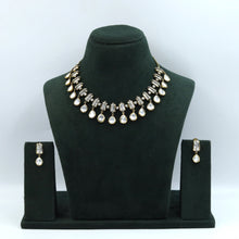 Round Neck Kundan Necklace Set 16580-69