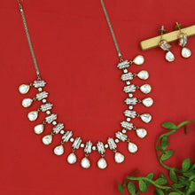 Round Neck Kundan Necklace Set 16580-69