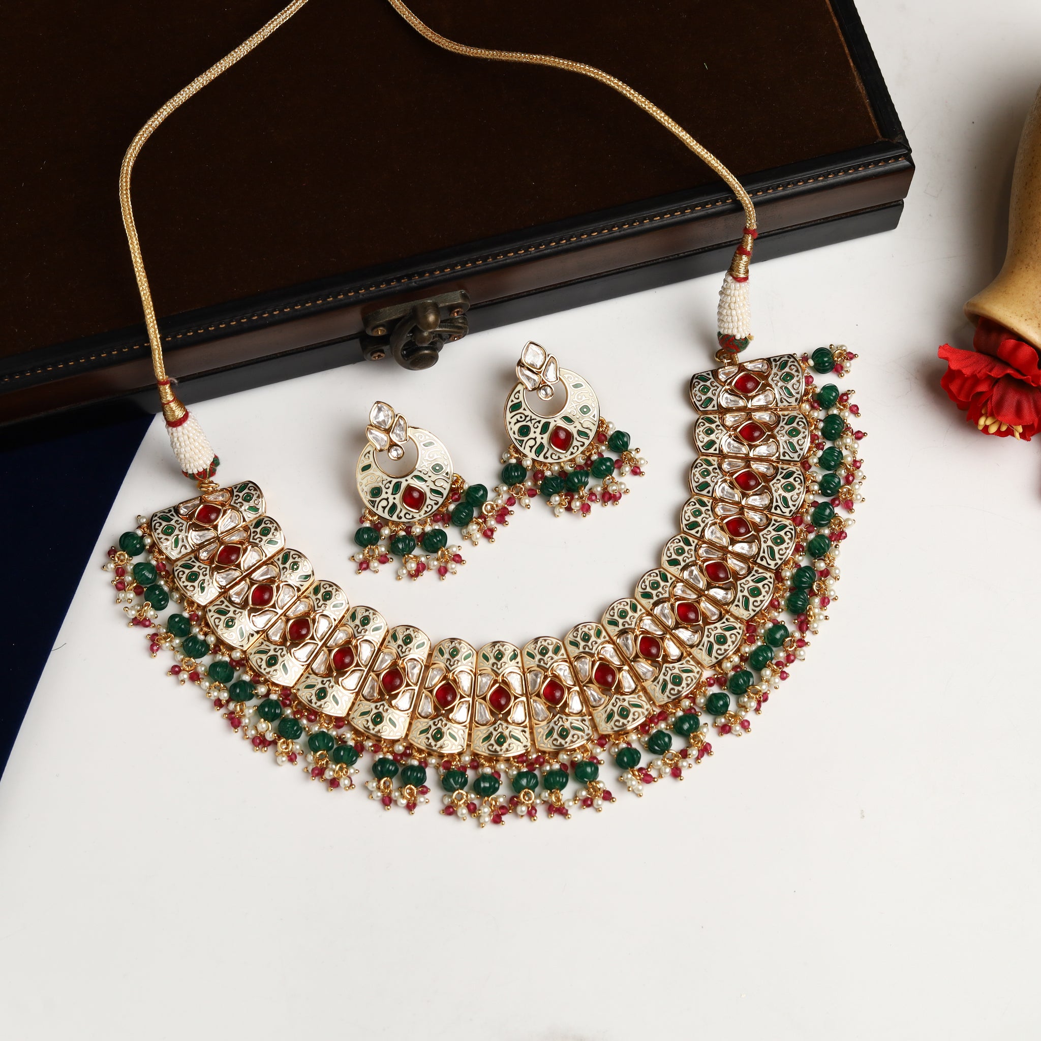 Round Neck Kundan Necklace Set 12174-28
