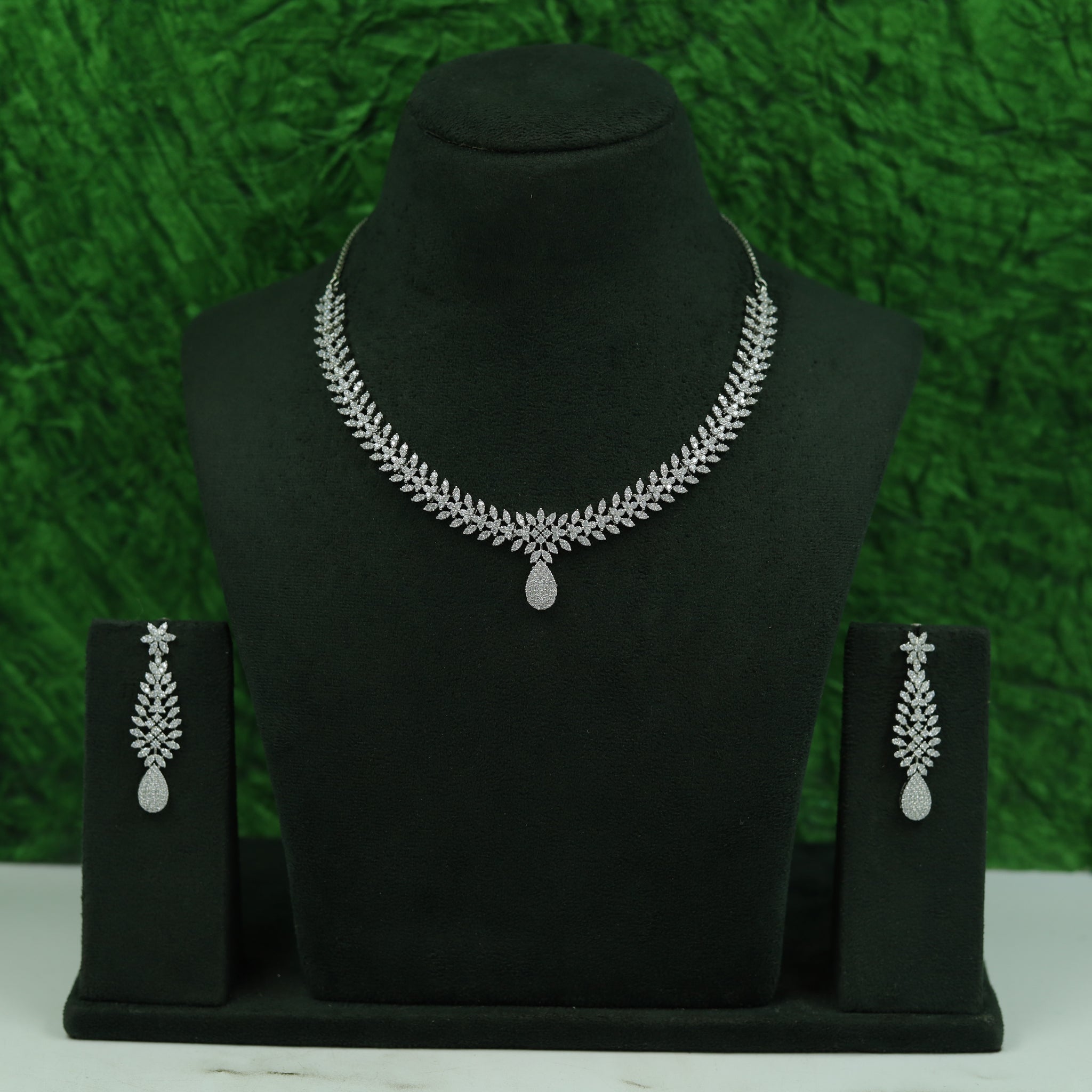 Round Neck Zircon/AD Necklace Set 16907-08