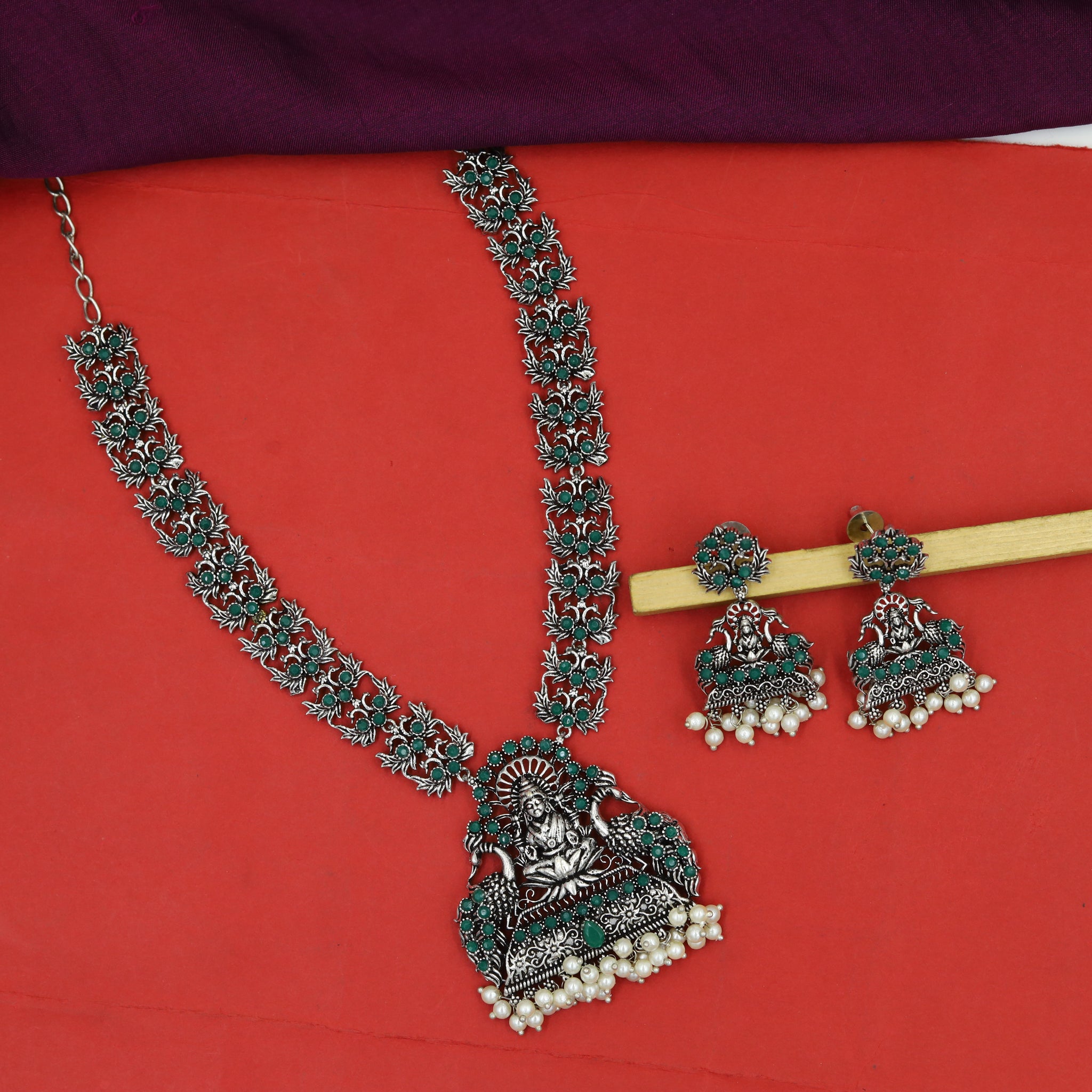 Round Neck Oxidized Temple Necklace Set 15028-33