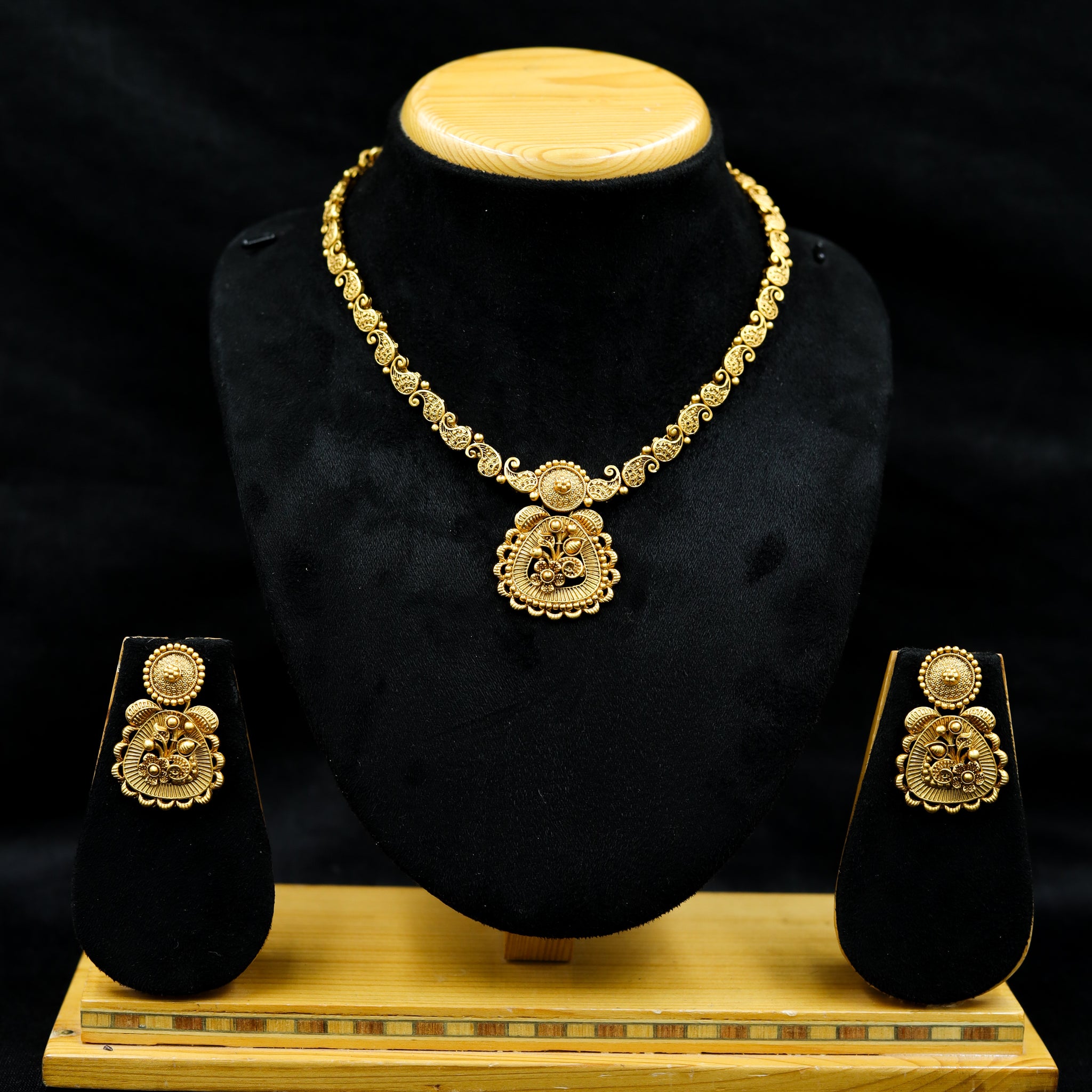Antique Gold Plated Round Neck Necklace Set 10030-28