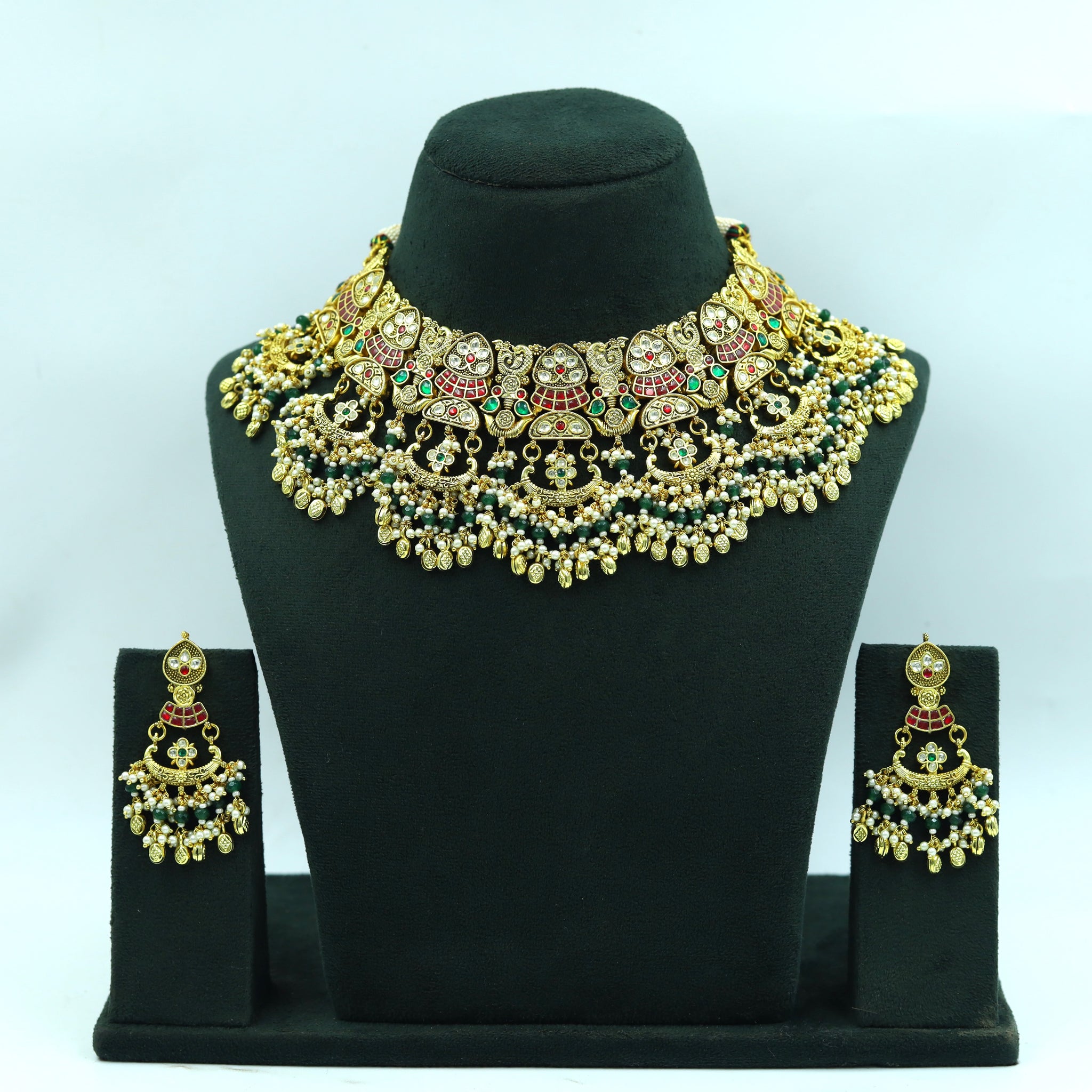 Round Neck Kundan Necklace Set 16459-56