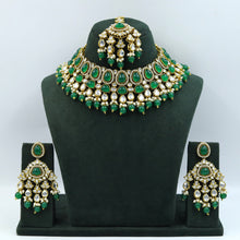 Round Neck Kundan Necklace Set 15921-28