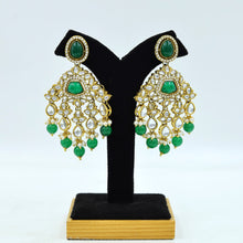 Round Neck Kundan Necklace Set 15921-28