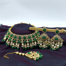 Round Neck Kundan Necklace Set 15921-28