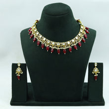 Round Neck Kundan Necklace Set 15623-28