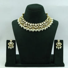 Round Neck Kundan Necklace Set 15621-28