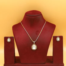 Light Kundan Pendant Set 18099-69