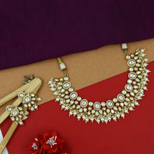 Round Neck Kundan Necklace Set 15621-28